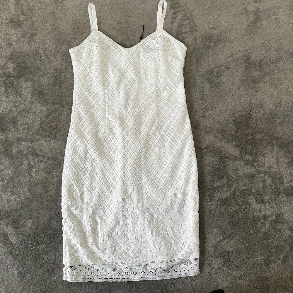 White House Black Market WHBM White Dress Women's size 6 Lace Overlay Bridal